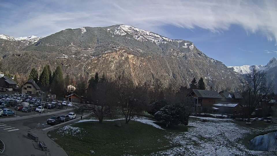 Webcam au niveau de la mairie du village du Bourg d'Oisans, aux pieds de l'Alpe d'Huez et aux portes du parc des Écrins