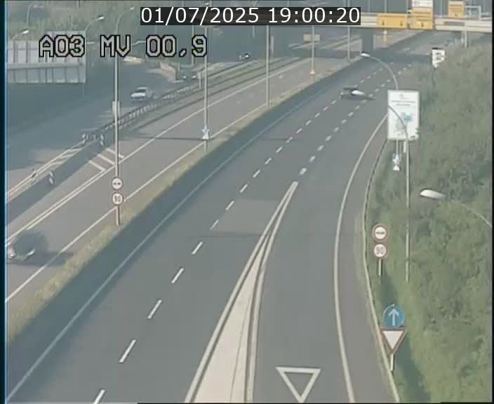 Traffic live webcam Luxembourg Croix de Gasperich - A3 - BK 0.4 - direction Luxembourg