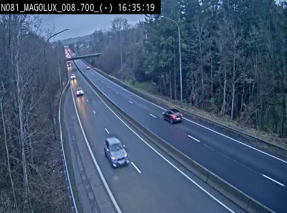 Webcam sur la N81 (E411) à hauteur de la jonction avec la N883. Vue orientée vers Arlon