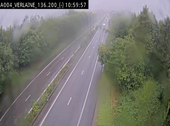 Webcam sur l'E411 à hauteur du pont surplombant la N40, à proximité de la sortie 26 Verlaine - Libramont-Chevigny. Vue orientée vers Namur