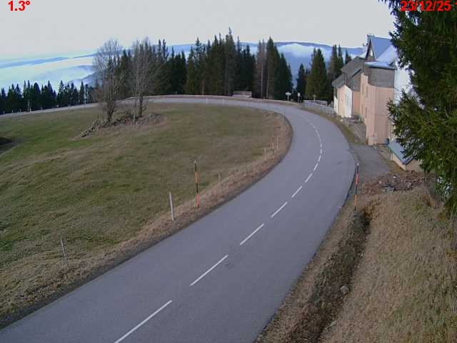 Webcam en haut du col du Ballon d'Alsace sur la D465 à 1075 mètres d'altitude dans les Vosges