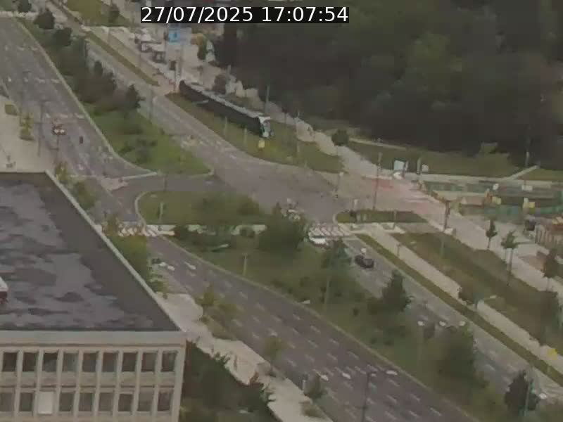 Webcam sur l'avenue John Fitzgerald Kennedy (N51) avec vue sur le Pont rouge (Pont Grande Duchesse Charlotte), l'arrêt Pfaffenthal et l'entrée du quartier Kirchberg