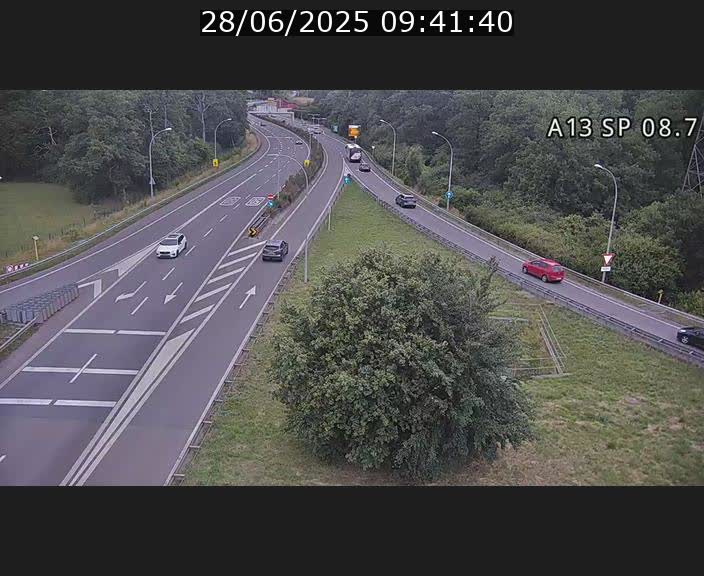 Traffic live webcam Luxembourg Jonction Lankelz - A13 direction Pétange - BK 8.7 