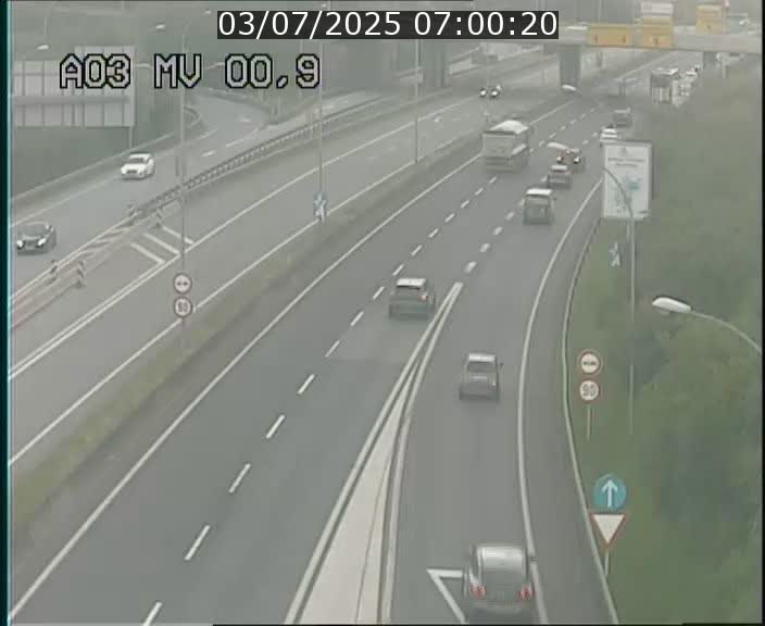 Traffic live webcam Luxembourg Croix de Gasperich - A3 - BK 0.4 - direction Luxembourg