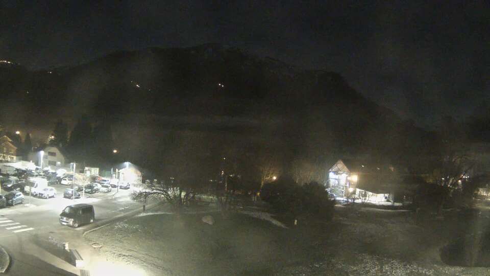 Webcam au niveau de la mairie du village du Bourg d'Oisans, aux pieds de l'Alpe d'Huez et aux portes du parc des Écrins
