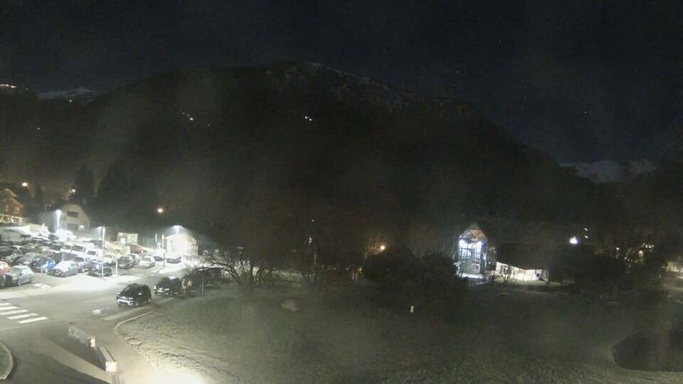 Webcam au niveau de la mairie du village du Bourg d'Oisans, aux pieds de l'Alpe d'Huez et aux portes du parc des Écrins