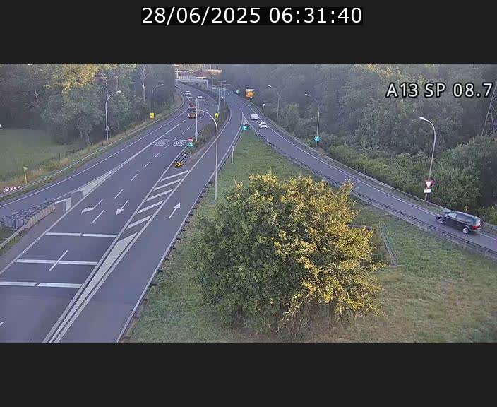 Traffic live webcam Luxembourg Jonction Lankelz - A13 direction Pétange - BK 8.7 