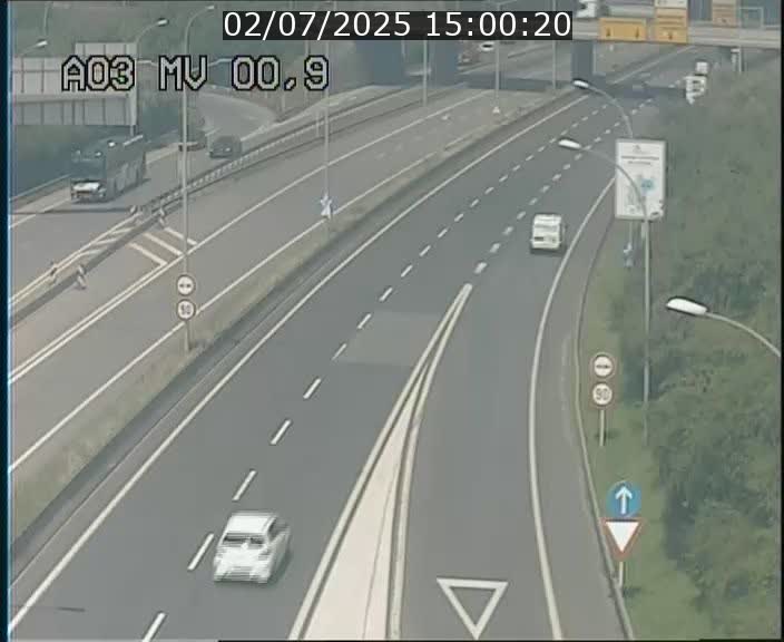 Traffic live webcam Luxembourg Croix de Gasperich - A3 - BK 0.4 - direction Luxembourg
