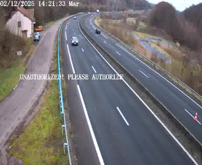 Webcam sur la D910 située dans la Côte des 4 vents. Vue orientée vers le bas, vers Saint-Avold.