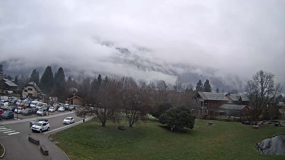 Webcam au niveau de la mairie du village du Bourg d'Oisans, aux pieds de l'Alpe d'Huez et aux portes du parc des Écrins