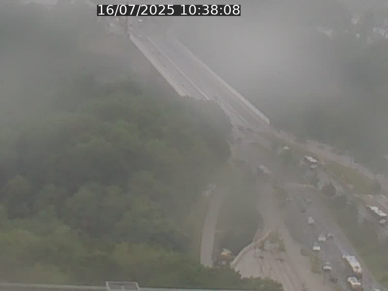 Webcam sur l'avenue John Fitzgerald Kennedy (N51) avec vue sur le Pont rouge (Pont Grande Duchesse Charlotte), l'arrêt Pfaffenthal et l'entrée du quartier Kirchberg