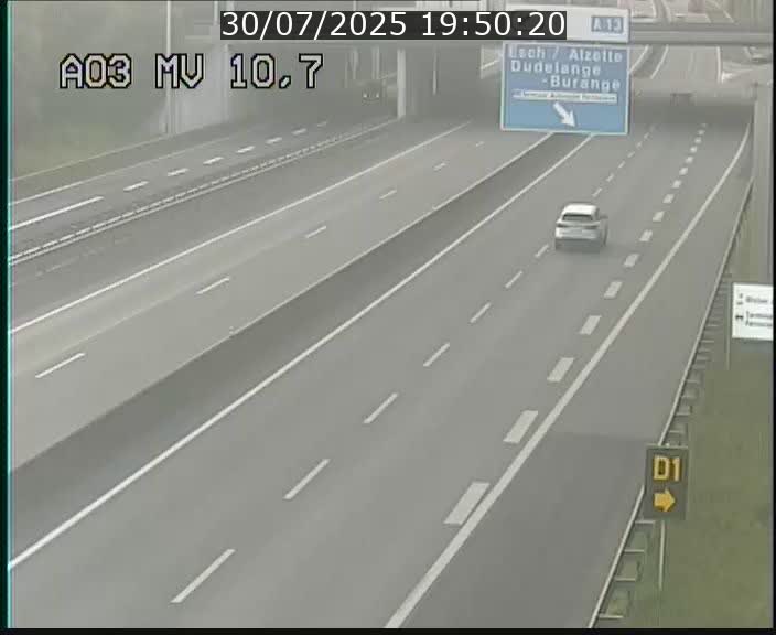 Traffic live webcam Luxembourg Croix de Bettembourg - A3 - BK 10.7 - direction France