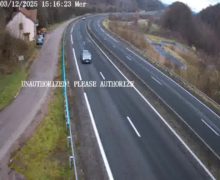 Webcam sur la D910 située dans la Côte des 4 vents. Vue orientée vers le bas, vers Saint-Avold.