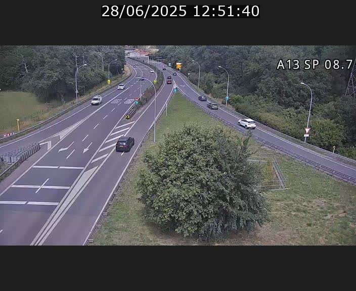 Traffic live webcam Luxembourg Jonction Lankelz - A13 direction Pétange - BK 8.7 