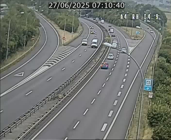 Traffic live webcam Luxembourg Leudelange - A4 - BK 4.9 - direction Luxembourg