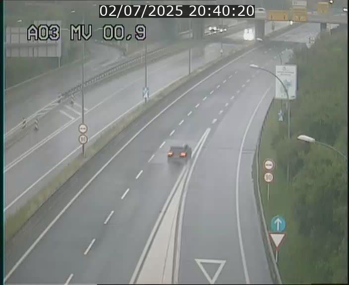 Traffic live webcam Luxembourg Croix de Gasperich - A3 - BK 0.4 - direction Luxembourg