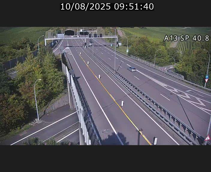 Webcam avec vue sur l'entrée côté allemand du tunnel Markusbierg à Schengen. Vue orientée vers le tunnel et Bettembourg