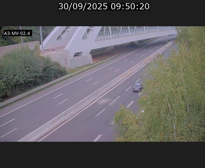 Webcam autoroute de la France (A3) au Luxembourg à Fentange, à proximité de la Croix de Gasperich. Vue orientée vers la Cloche d'Or