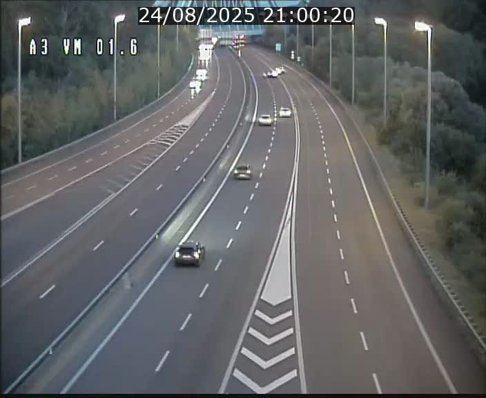 Traffic live webcam Luxembourg - Croix de Gasperich - A3 - BK 1.6 - direction France/Aire de Berchem