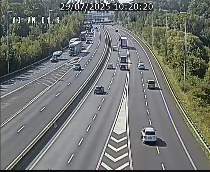 Traffic live webcam Luxembourg - Croix de Gasperich - A3 - BK 1.6 - direction France/Aire de Berchem