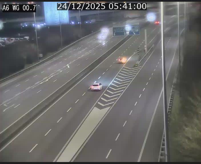 Traffic live webcam Luxembourg Croix de Cessange - A6 - BK 0.7 - direction A3 France