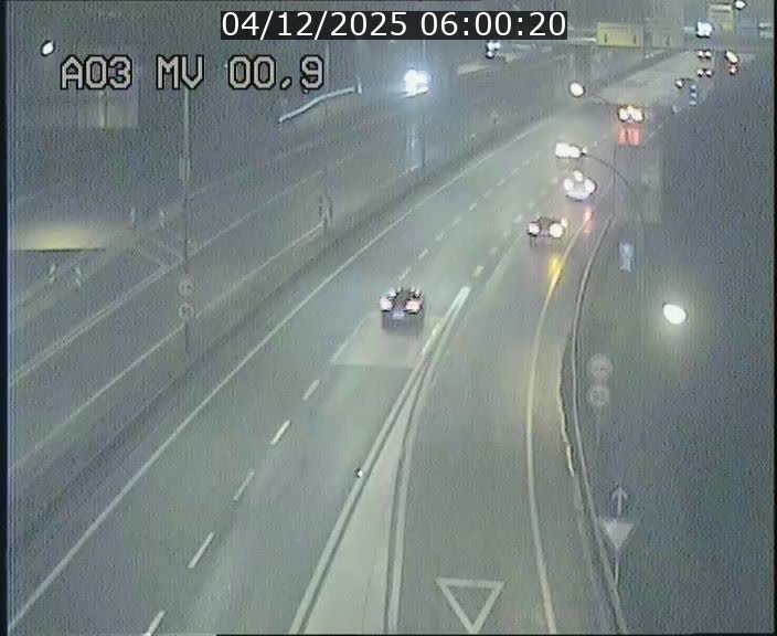 Traffic live webcam Luxembourg Croix de Gasperich - A3 - BK 0.4 - direction Luxembourg