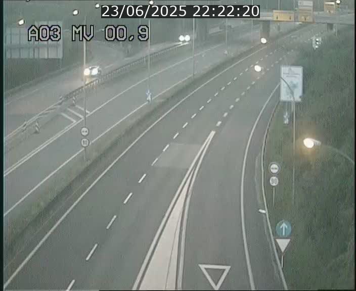 Traffic live webcam Luxembourg Croix de Gasperich - A3 - BK 0.4 - direction Luxembourg