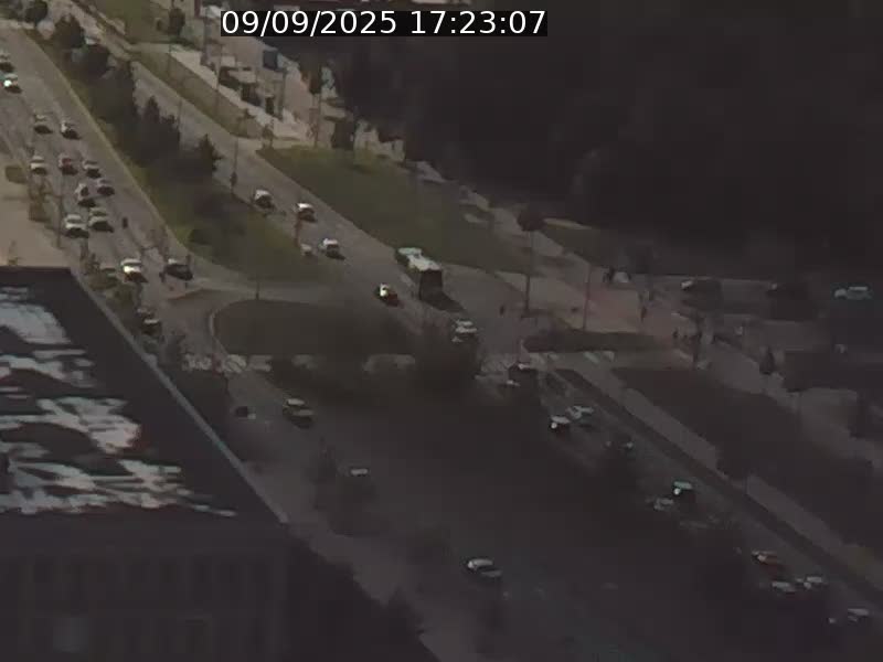 Webcam sur l'avenue John Fitzgerald Kennedy (N51) avec vue sur le Pont rouge (Pont Grande Duchesse Charlotte), l'arrêt Pfaffenthal et l'entrée du quartier Kirchberg