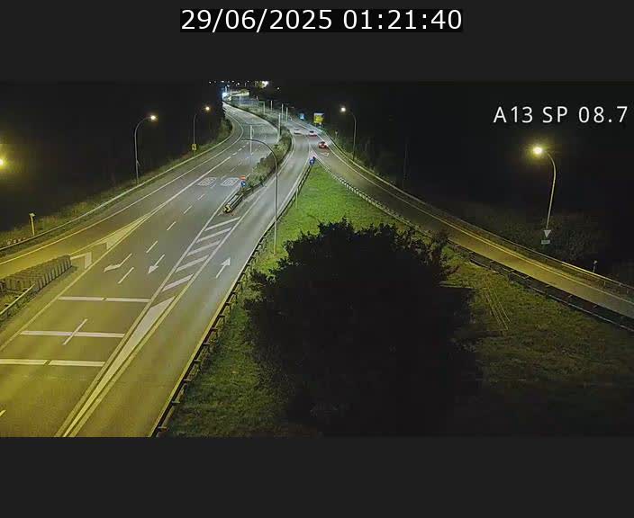 Traffic live webcam Luxembourg Jonction Lankelz - A13 direction Pétange - BK 8.7 