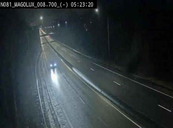 Webcam sur la N81 (E411) à hauteur de la jonction avec la N883. Vue orientée vers Arlon