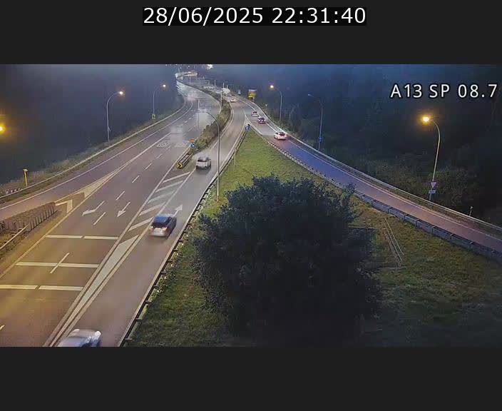 Traffic live webcam Luxembourg Jonction Lankelz - A13 direction Pétange - BK 8.7 