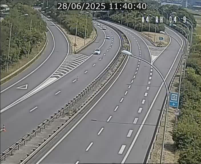 Traffic live webcam Luxembourg Leudelange - A4 - BK 4.9 - direction Luxembourg