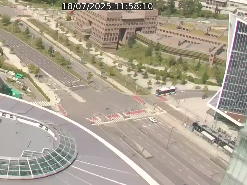 Webcam sur l'avenue John Fitzgerald Kennedy (N51) avec vue sur le Pont rouge (Pont Grande Duchesse Charlotte), l'arrêt Pfaffenthal et l'entrée du quartier Kirchberg