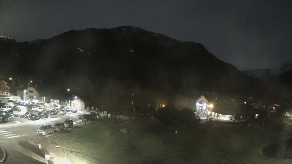 Webcam au niveau de la mairie du village du Bourg d'Oisans, aux pieds de l'Alpe d'Huez et aux portes du parc des Écrins