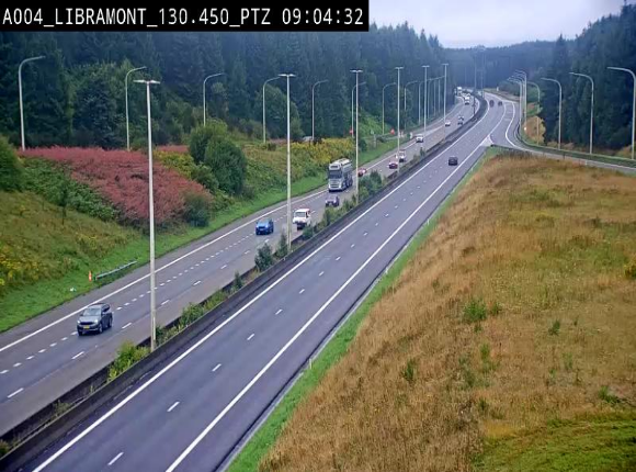Webcam E411 à hauteur de la sortie 25 de Libramont menant vers Bouillon, Sedan et Reims via la N89. Vue orientée vers Bruxelles