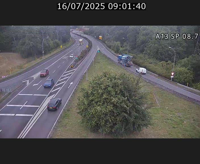 Traffic live webcam Luxembourg Jonction Lankelz - A13 direction Pétange - BK 8.7 