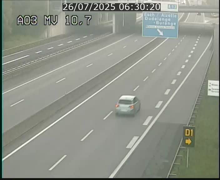 Traffic live webcam Luxembourg Croix de Bettembourg - A3 - BK 10.7 - direction France
