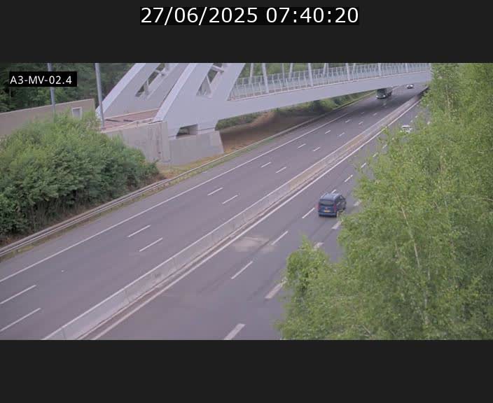 Webcam autoroute de la France (A3) au Luxembourg à Fentange, à proximité de la Croix de Gasperich. Vue orientée vers la Cloche d'Or