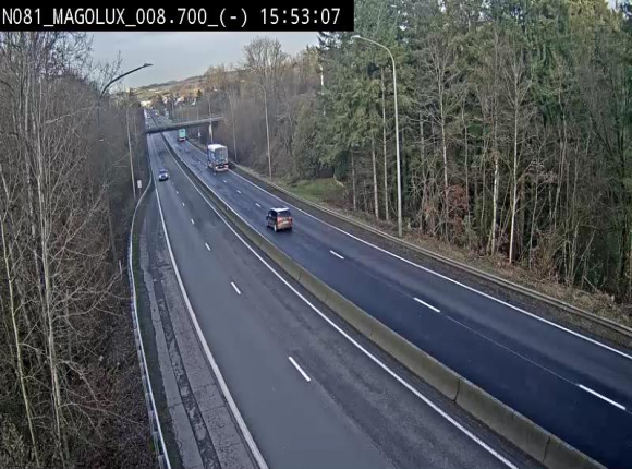 Webcam sur la N81 (E411) à hauteur de la jonction avec la N883. Vue orientée vers Arlon