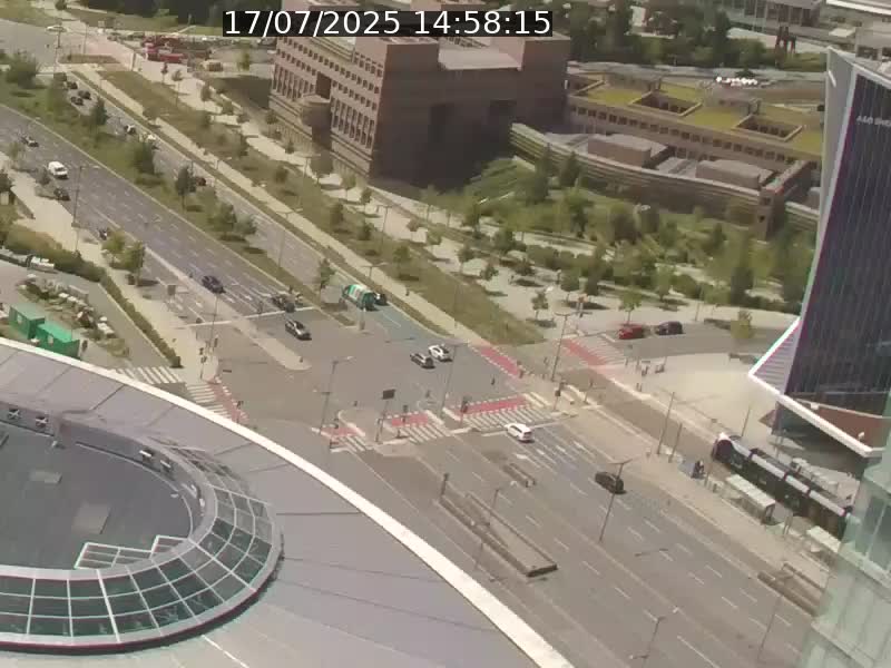 Webcam sur l'avenue John Fitzgerald Kennedy (N51) avec vue sur le Pont rouge (Pont Grande Duchesse Charlotte), l'arrêt Pfaffenthal et l'entrée du quartier Kirchberg
