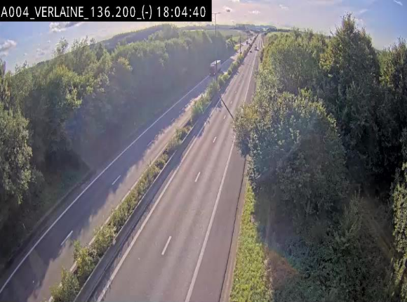 Webcam sur l'E411 à hauteur du pont surplombant la N40, à proximité de la sortie 26 Verlaine - Libramont-Chevigny. Vue orientée vers Namur