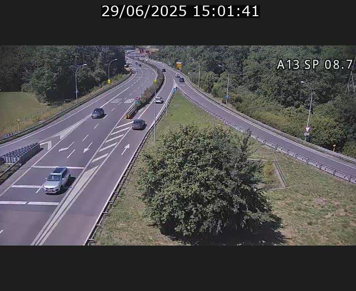 Traffic live webcam Luxembourg Jonction Lankelz - A13 direction Pétange - BK 8.7 