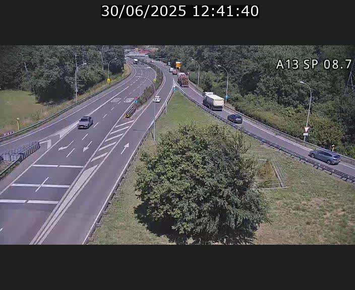 Traffic live webcam Luxembourg Jonction Lankelz - A13 direction Pétange - BK 8.7 