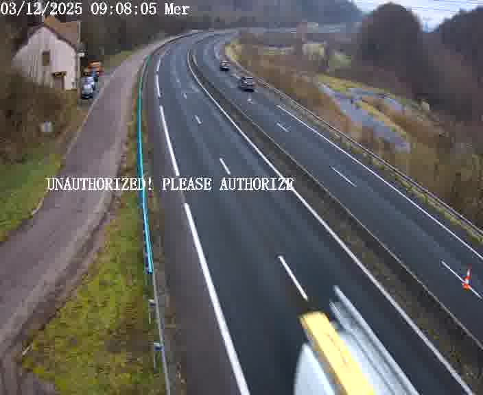 Webcam sur la D910 située dans la Côte des 4 vents. Vue orientée vers le bas, vers Saint-Avold.