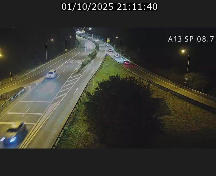 Traffic live webcam Luxembourg Jonction Lankelz - A13 direction Pétange - BK 8.7 