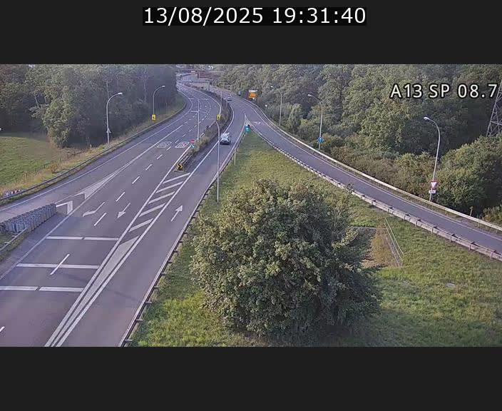 Traffic live webcam Luxembourg Jonction Lankelz - A13 direction Pétange - BK 8.7 