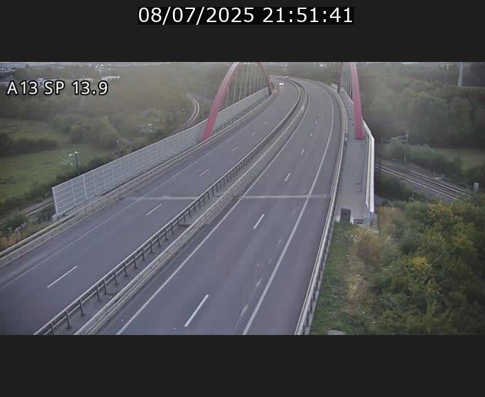 Traffic live webcam Luxembourg Kayl - A13 direction Esch-sur-Alzette/Luxembourg-ville - BK 13.9