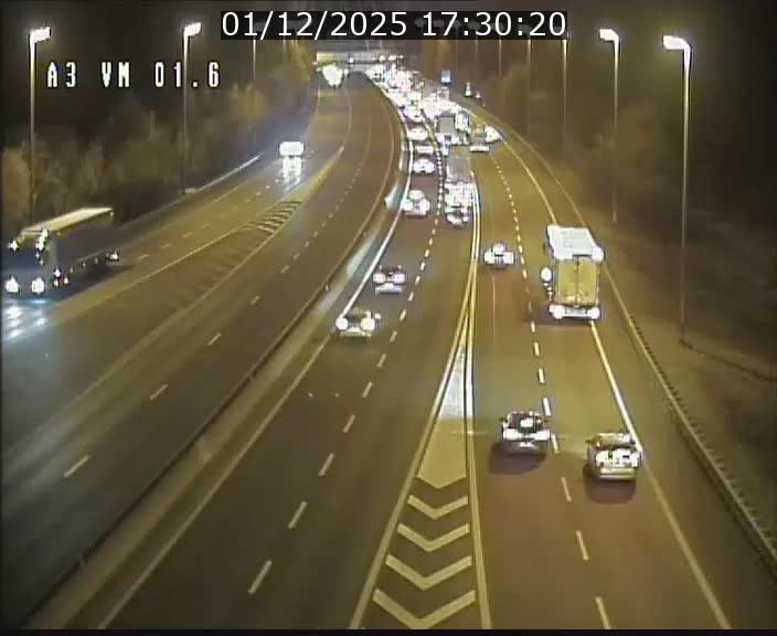 Traffic live webcam Luxembourg - Croix de Gasperich - A3 - BK 1.6 - direction France/Aire de Berchem