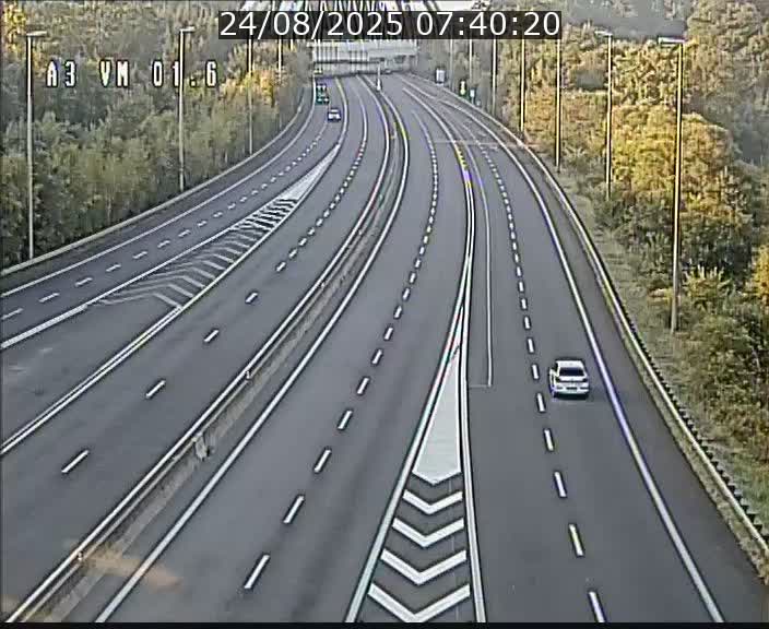 Traffic live webcam Luxembourg - Croix de Gasperich - A3 - BK 1.6 - direction France/Aire de Berchem