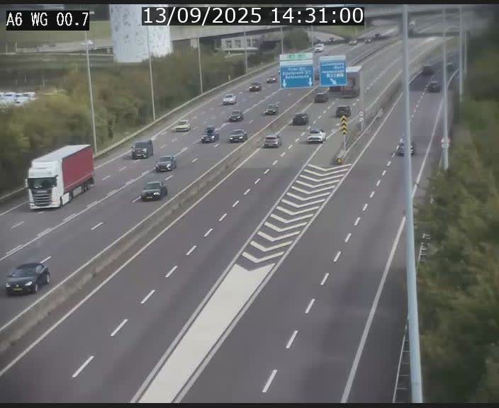 Traffic live webcam Luxembourg Croix de Cessange - A6 - BK 0.7 - direction A3 France